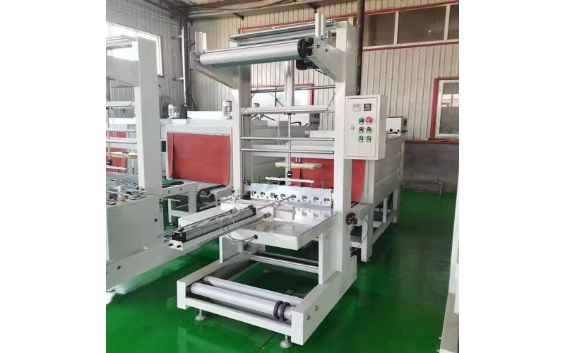 半自動(dòng)袖口式封切機(jī)是一款經(jīng)濟(jì)型的半自動(dòng)封切收縮機(jī)